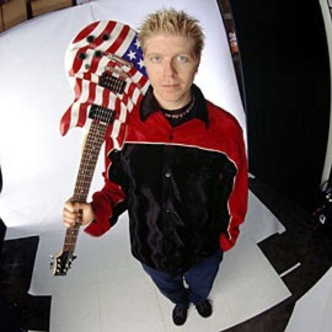 Dexter Holland of The Offspring. One of my favorite bands Dexter Holland, Dexter’s Laboratory, Billy Talent, The Offspring, Pretty Fly, Old Outfits, Celeb Crush, Pete Wentz, Punk Bands