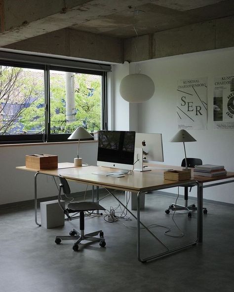 Architect Desk Workspaces, Interior Design Workspace, Studio Workspace, Small Office Design Interior, Design Studio Workspace, Design Studio Office, Small Office Design, Workspace Inspiration, Architecture Studio