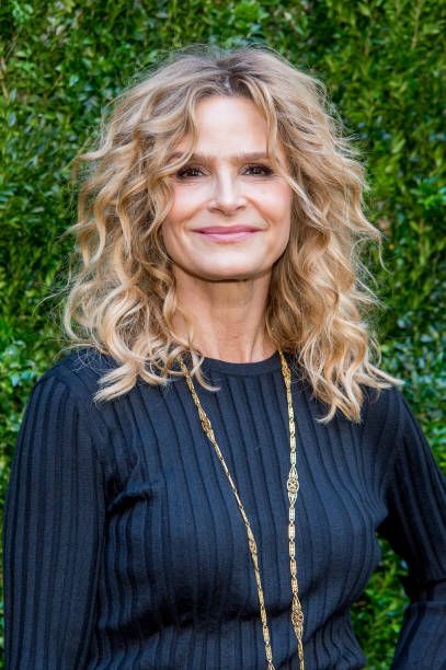 Fine Curly Shag Haircuts, Kyra Sedgwick Hair, Mid Length Curly Hairstyles, Gretchen Wilson, Perfect Curly Hair, Kyra Sedgwick, Blondie Girl, Highlights Curly Hair, Messy Curls