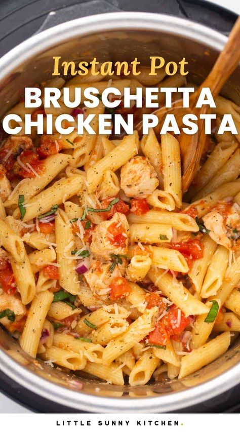 This easy bruschetta chicken pasta will be a family favorite! The Instant Pot makes it quick and simple to make. Quick Chicken Dinner Instant Pot, Instant Pot Italian Dressing Chicken, Fall Recipes Dinner Instant Pot, Instant Pot Chicken And Pasta, Winter One Pot Recipes, Insta Pot Chicken Recipes Easy, Instapot Recipes Easy, Fall Instapot Recipes, Insta Pot Chicken Recipes