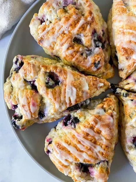 Lemon Blueberry Scones With Lemon Glaze | Foodtalk Frozen Blueberry Recipes, Lemon Scones Recipe, Lemon Blueberry Scones, Blueberry Lemon Scones, Blueberry Crumb Cake, Lemon Juice Uses, Scone Recipes, Lemon Scones, Blueberry Oat