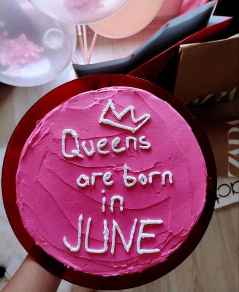 Birthday Cake Quotes, 17 Birthday Cake, Cake Quotes, Queen Cakes, Born In June, Funny Birthday Cakes, 18th Birthday Cake, Mini Cakes Birthday, Queen Birthday