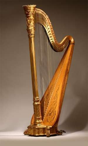 Oh my GEEZZZZZZZZZZZZZ<3 Old Musical Instruments, Celtic Harp, Harps Music, Instruments Art, Jack And The Beanstalk, Wedding Music, String Instruments, Music Room, Music Love