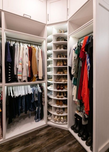 Wardrobe Lighting Ideas, Small Master Closet, Transitional Closet, Organiser Son Dressing, Davie Florida, Master Closet Design, House Closet, Dressing Design, Attic House