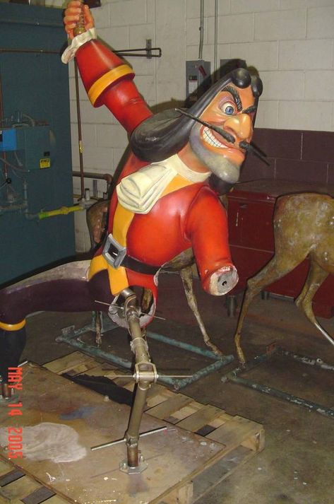 Backstage Disney, Walt Disney Imagineering, Disney Imagineering, Images Disney, Disney Rides, Animatronic Fnaf, Disney World Florida, Disney Magic Kingdom, Vintage Disneyland