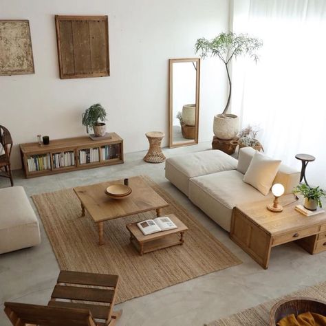 Earthy neutrals are so easy on the eyes. #InteriorDesign #Natural #Modern #Style #Neutrals #EarthTones #Organic #Home Living Room Decor Japanese Style, Japanese Aesthetic Living Room, One Room Apartment Design, Japanese Furniture Modern, Modern Japanese Apartment, Cosy Minimalism, Japanese House Decor, Japanese Modern Interior, Japanese Apartment Decor