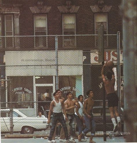 Spanish Harlem, New York Basketball, Estilo Cholo, Street Basketball, Hoop Dreams, Basketball Photography, Aime Leon Dore, New York Aesthetic, Basketball Pictures