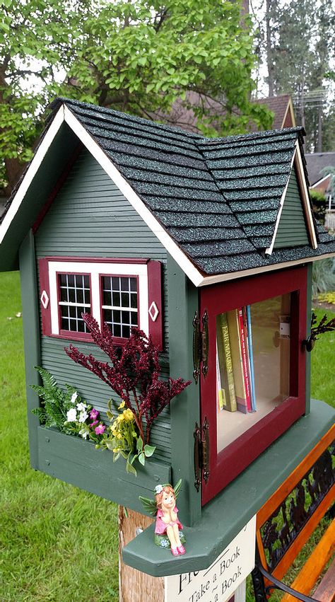 Street Library Ideas, Little Library Painting Ideas, Lending Library Ideas, Little Library Plans Diy, Outdoor Book Library, Free Little Library Ideas, Free Library Box Ideas, Little Library Ideas, Diy Little Free Library