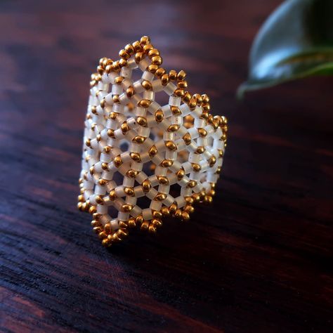 Hexagon Mandala, Mandala Ring, Anting Manik, Tree Heart, Seed Bead Jewelry Patterns, Mandala Jewelry, Seed Bead Crafts, Art Perle, Woven Ring