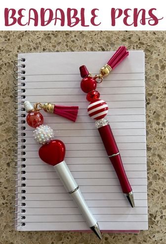 Beadable Pens - Grandma Ideas Pens With Charms, Beaded Ink Pens Diy, Diy Pens Ideas, Beaded Pens Ideas, Pen Decorating Ideas, Beadable Pen Ideas, Beaded Pens Diy, Agape Ideas, Pokey Tool