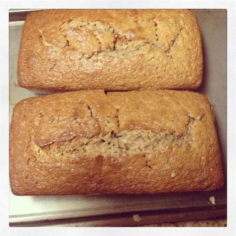 Cinnamon Swirl Bread Recipe, Swirl Bread Recipe, Applesauce Bread, Cinnamon Swirl Bread, Swirled Bread, Homemade Applesauce, Fruit Bread, Bread Maker, Bread Recipes Sweet