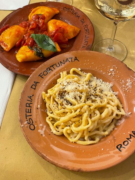 #italy #italianfood #italytrip #italyplanning #italytravelinspiration #italytraveltips #rome #roma #romeitaly #italiansummer #summer #pasta Italian Childhood, Italy Abroad, Rome Italy Food, Pasta Roma, North Italia, Pasta Lunch, Rome Food, Spain Trip, Aesthetic Vacation