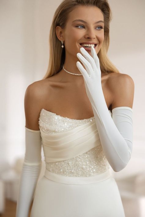 Wedding Dresses Gloves, Best Wedding Guest Dresses Classy, Wedding Dress With Gloves, Wedding Dress Gloves, Dresses Gloves, Gown Fitted, Queen Wedding Dress, 2024 Wedding Dresses, Dress Party Wear