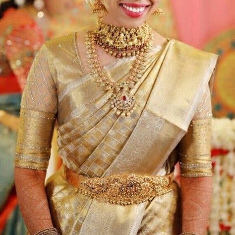 Gold Saree Wedding, Golden Color Saree, South Indian Wedding Saree, Golden Saree, Bridal Sarees South Indian, Wedding Photography Ideas, Indian Bridal Sarees, Pattu Saree Blouse Designs, Wedding Saree Blouse