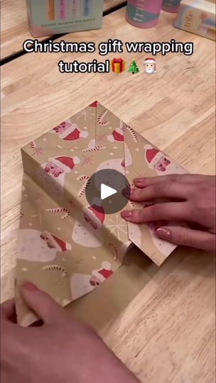 Simple Wrapping Ideas Xmas, How To Fold Gift Wrap, Christmas Gift Wrapping Diy Tutorials, Kraft Christmas Wrapping Ideas, How To Rap Christmas Gifts, How To Rap Christmas Presents, Diy Present Wrapping Ideas, Box Wrapping Tutorial, How To Wrap A Gift Step By Step