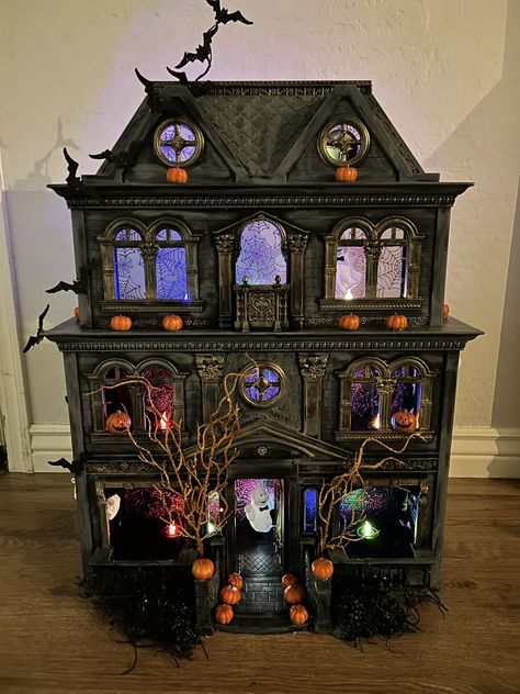 Haunted Dolls House Diy, Old Doll House Halloween, Creepy Dollhouse Diy, Haunted House Diy Dollhouse, Dollhouse Turned Into Haunted House, Spooky Dollhouse Makeover, Haunted Dolls House, Halloween Doll House Haunted Dollhouse, Diy Halloween House Village