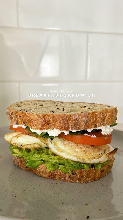 Kayla | student dietitian | HEALTHY BREAKFAST SANDWICH 🥪🥑🍳 Starting the day right with a hearty sourdough breakfast sandwich. So simple yet so delicious! follow… | Instagram Healthy Food Sandwich, Breakfast Simple Ideas, Veggie Breakfast Sandwich, Breakfast Idea With Eggs, Bread Egg Recipes Breakfast, Healthy Breakfast With Bread, Healthy Gluten Free Breakfast Ideas, Healthy Breakfast Bagel Sandwich, Sourdough Egg Sandwich