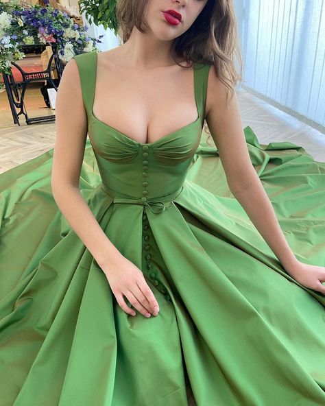 62k Likes, 172 Comments - Teuta Matoshi (@teutamatoshi) on Instagram: “An iridescent green gown shines in the afternoon light with the perfect belted bow 💚 green…” Evening Wedding Guest Dress, Girls Graduation Dresses, Evening Wedding Guest, Satin Ruffle Dress, Evening Wedding Guest Dresses, Split Prom Dresses, Ruffle Prom Dress, Green Evening Dress, Prom Dresses With Pockets