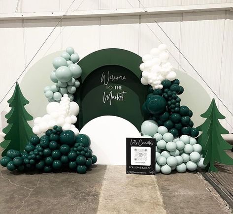 Holiday Balloon Backdrop, Balloon Christmas Backdrop, Christmas Tree Balloon Garland, Winter Party Photo Backdrop, Christmas Backdrop With Balloons, Christmas Decorations Backdrop, Christmas Balloons Garland, Christmas Home Decor 2023, Christmas Balloon Decorations Backdrop