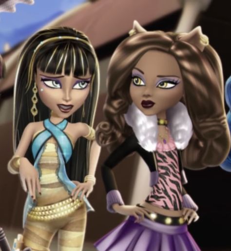 Iconic Brunette Duos, Famous Cartoon Duos, Movie Duos, Disney Duos, Iconic Halloween Costumes, Halloween Duos, Famous Duos, Duo Costumes, Arte Monster High