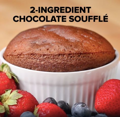 Here's How To Make This 2-Ingredient Fluffy Chocolate Soufflé Using Nutella & Eggs - Johor Foodie Nutella Souffle, Easy Mug Cake, Anna Olson, Souffle Recipes, Chocolate Souffle, Chocolate Hazelnut Spread, Tasty Videos, Chocolate Mug Cakes, Fancy Desserts