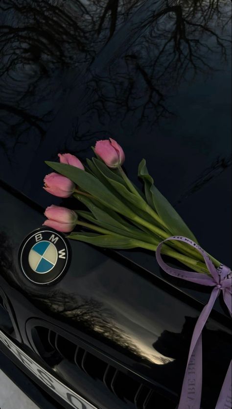 Serie Bmw, Dream Cars Bmw, Bmw Wallpapers, Strap Maxi Dress, Bmw Love, Bmw Series, Flower Therapy, Classy Cars, Pretty Cars