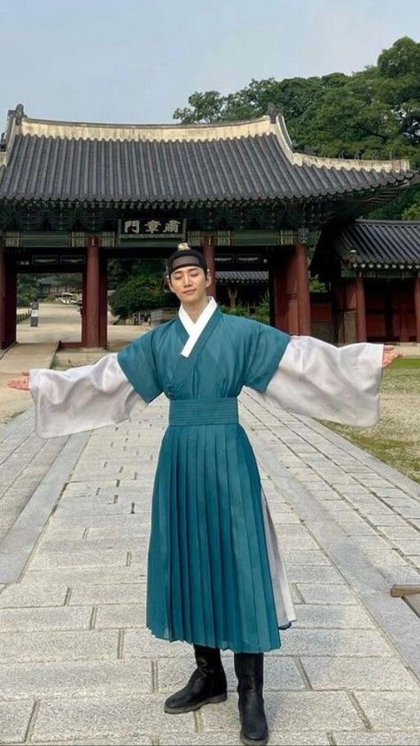 Korean Hanbok Princesses, Korean Historical Fashion, Korean Men Clothing, Hanbok Male, Traditional Korean Clothing, Hanbok Traditional, Dynasty Clothing, Korean Traditional Clothing, Korean Traditional Dress