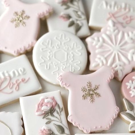 BasicWhiteBatchCookieCo on Instagram: "Snowy roses for this little snowflake. A January theme to remember. . The month is wierd. I always feel like ppl are jumping ahead to Spring. Fun to get a true Winter set. . . #snowyroses #snowcookies #snowflakecookies #babygirlcookies #babyonesie #babycookies" Snowflake On The Way, Baby Shower Snowflake Theme, Winter Baby Shower Cookies, Snowglobe Cookies, Snow Cookies, Snowflake Sugar Cookies, Onesie Cookies, Royal Iced Cookies