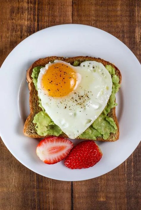 Heart Healthy Breakfast, Valentines Breakfast, Heart Shaped Food, Healthy Valentines, Heart Healthy Diet, Food Shapes, Heart Food, Valentines Day Food, Valentines Food