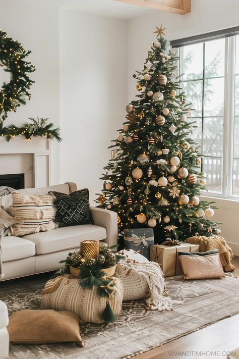 15 Modern Christmas Decor Ideas for a Cozy Holiday Home (2024) - VIV & TIM Natal, Christmas Tree Inspiration Neutral, Neutral Aesthetic Christmas, Cozy Neutral Decor, Christmas Neutral Decor, Aesthetic Christmas Tree Decor, Christmas Aesthetic Home, Modern Christmas Tree Decor, Christmas Decor Ideas Aesthetic