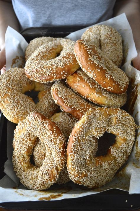 MONTREAL-STYLE BAGEL ~~~ five recipes. small adaptations. time to play. (1) this post's link (2) http://www.nytimes.com/recipes/6795/montreal-bagels.html (3) http://mysecondbreakfast.com/montreal-bagels-recipe/ (4) http://thegoudalife.tumblr.com/post/80001670337/there-are-bagels-at-hand-montreal-style-bagels (5) http://bleubirdblog.com/2014/04/montreal-style-bagels/ [Canada, Montreal] [thewoksoflife] Montreal Bagels, Ny Bagel, Wok Of Life, Butter Tarts, Bagel Shop, Bagel Recipe, Everything Bagel, Challah, Tart Recipes