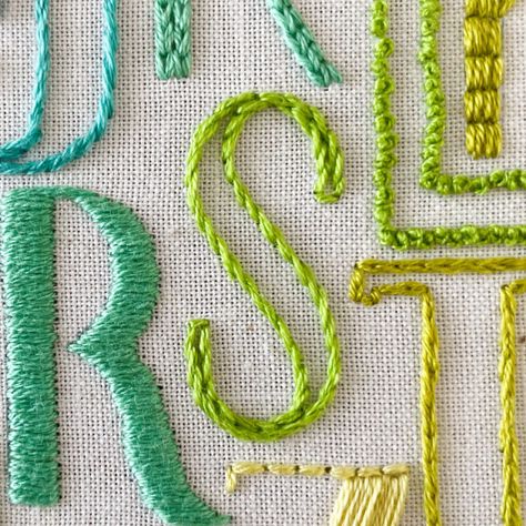 Best Embroidery Stitches For Script Lettering - nelandjocrafts.com Hand Embroidery Letters, Chain Embroidery, Sewing And Embroidery, Embroidery Tips, Embroidery Letters, Embroidery Stitches Tutorial, Hand Embroidery Projects, Script Lettering, Sewing Embroidery Designs