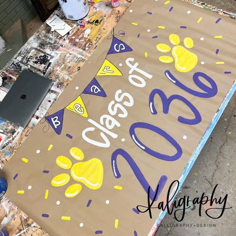 High School Banner Ideas, Welcome Back Seniors Poster, Class Posters Pep Rally 2024, Senior Parade Posters, Senior Parade Poster Ideas, Football Posters High School Ideas Diy, Class Flag Ideas, Freshman Banner Ideas, Spirit Banners Ideas