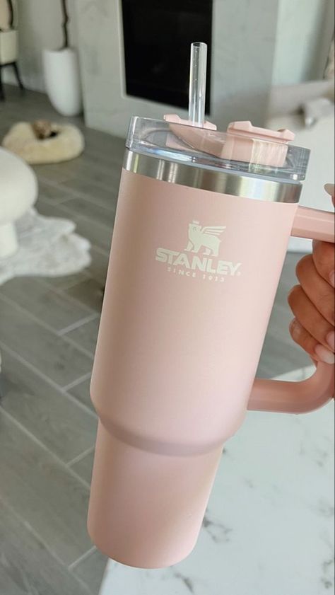 Preppy Tips, Pink Stanley, Trendy Water Bottles, Stanley Quencher, Pink Girly Things, Cute Cups, Birthday Wishlist, Stanley Cup, Just Girl Things