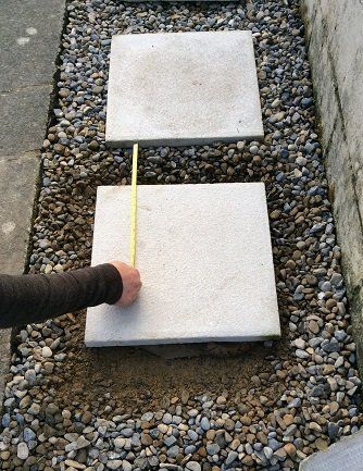 Stone Garden Design, Rock Walkway, How To Lay Pavers, Paving Stone Patio, Stepping Stone Pavers, Diy Pathway, Stepping Stone Pathway, Paver Steps, Gravel Walkway