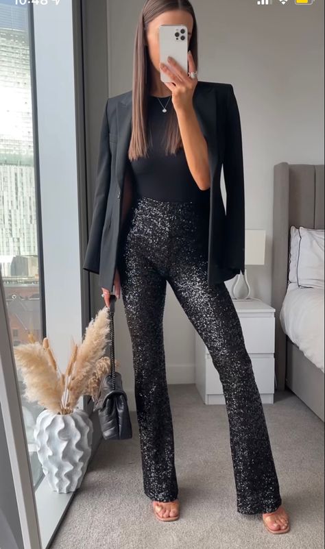 Elegantes Party Outfit, Outfit Soiree, Sequins Pants Outfit, Black Sequin Pants, Office Party Outfits, New Year’s Eve Outfit, Chique Outfit, Xmas Outfits, Fiesta Outfit