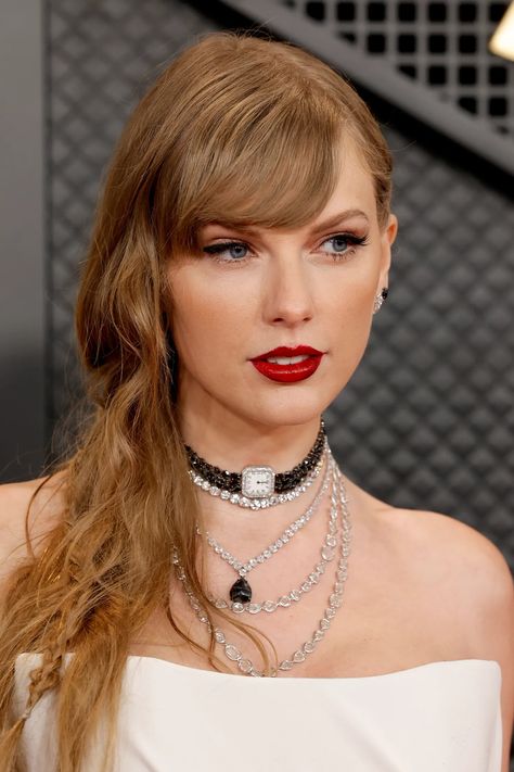 Taylor Swift Grammys 2024, Hairstyles Taylor Swift, Taylor Swift Grammy, Taylor Swift Bangs, Red Carpet Hairstyles, Taylor Swift Grammys, Eras Fits, Grammys 2024, Taylor Icons