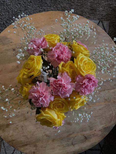 pink and yellow flowers with baby breaths Yellow And Pink Flower Bouquet, Yellow Carnation Bouquet, Pink And Yellow Flower Arrangements, Yellow And Pink Bouquet, Pink And Yellow Bouquet, Yellow Baby Shower Decorations, Yellow And Pink Wedding, Hoco Flowers, Pink Flower Centerpieces