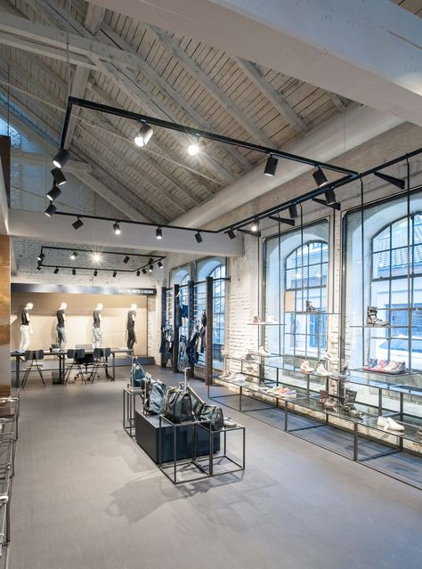 High Ceiling Shop Interior Design, High Ceiling Lighting, Gym Lighting, Salon Lighting, Modern Warehouse, Track Lights, Retail Lighting, Employee Morale, Warehouse Design