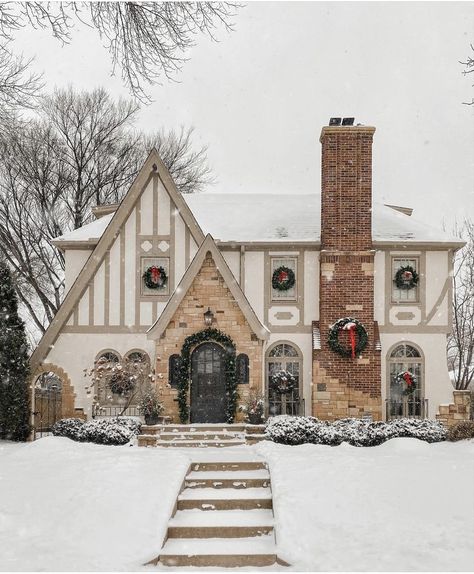 Christmas Exterior Decorations, Christmas Home Exterior, Winter House Exterior, Tudor Style Homes, Cottage Exterior, Dream House Exterior, Exterior Decor, House Goals, Christmas House