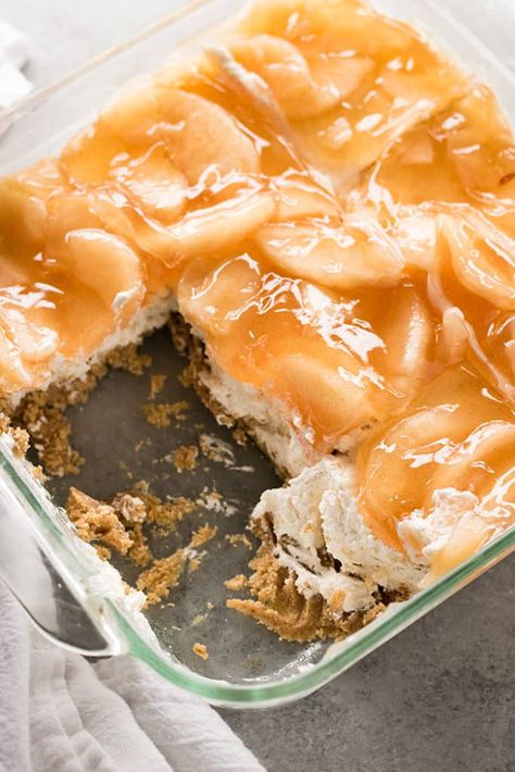 Easy no bake apple dessert with cheesecake filling Apple Cream Cheese Recipes, No Bake Apple Cheesecake, Apples And Cream Cheese, Baked Apple Cheesecake, Recipes With Apples, The Salty Marshmallow, Salty Marshmallow, Cheesecake Desserts Recipes, Baked Apple Dessert