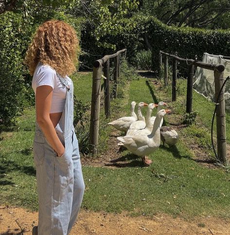 Farmer Girl Aesthetic, Farmer Aesthetic, Farmer Girl, Flower Farmer, Law And Order Svu, Farm Garden, Fabric Inspiration, Blogger Girl, Farm Girl