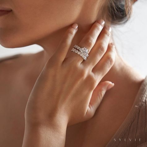 A show-stopping wedding ring for a show-stopping engagement ring. 🌟 (Style: S2760, BS2760) https://www.pittsburghdiamonds.com/ #WeddingRing #DiamondRing #EngagementRing #Ring #Diamond #Love Popular Wedding Rings, Wedding Ring Upgrade, Trendy Engagement Rings, Round Brilliant Engagement Ring, Most Beautiful Engagement Rings, Big Engagement Rings, Deeply In Love, Round Engagement, Round Engagement Ring