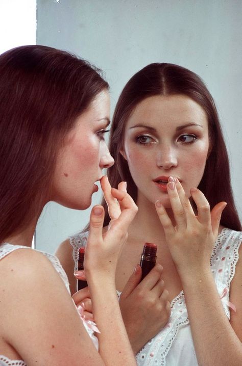 1970s Makeup Tutorial, 1970s Makeup, Superman Christopher Reeve, Nick Drake, Old Film Stars, Besame Cosmetics, Female Inspiration, Theatrical Romantic, Jane Seymour