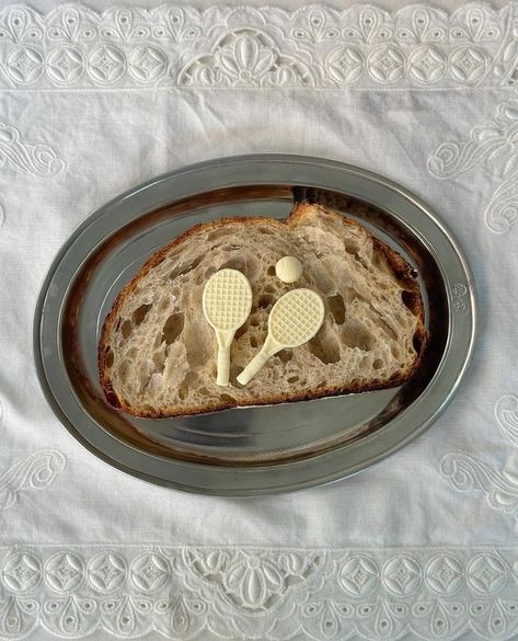 When your breakfast is serving major vibes! 🏆✨ This butter, shaped like tennis rackets and a ball, is total snack goals. It’s the aesthetic for me! Perfect for those mornings when you’re feeling sporty, but also craving carbs. 🎾🍞

INSPO // @lappartement4f Tennis Food, Craving Carbs, Foodie Photography, Lifestyle Board, Catering Food, Breakfast Of Champions, Wine Pairing, Grand Slam, Wedding Food