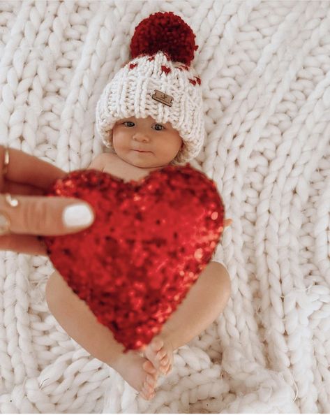 Valentines Babygirl Photoshoot, Newborn Valentine Photoshoot, 1 Month Old Baby Pictures Valentines, Newborn Girl Christmas Shoot, Valentines Day Newborn Pictures, February Baby Pictures, Newborn Baby Valentines Photoshoot, Valentines Newborn Pictures, February Monthly Baby Picture