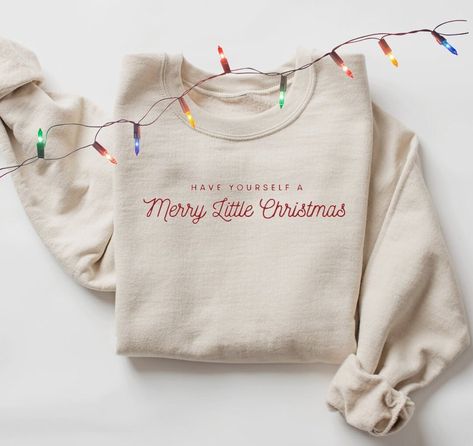 Festive minimalist EMBROIDERED Merry Christmas Sweatshirt. I have this sweatshirt with red embroidery as well: https://studioesmerose.etsy.com/listing/1558740458 A sturdy and warm sweatshirt bound to keep you warm in the colder months. A pre-shrunk, classic fit sweater that's made with air-jet spun yarn for a soft feel and reduced pilling. * 50% cotton, 50% polyester * Pre-shrunk * Classic fit * 1x1 athletic rib knit collar with spandex * Air-jet spun yarn with a soft feel and reduced pilling * Double-needle stitched collar, shoulders, armholes, cuffs, and hem This product is made especially for you as soon as you place an order, which is why it takes us a bit longer to deliver it to you. Making products on demand instead of in bulk helps reduce overproduction, so thank you for making thou Christmas Sweatshirt Ideas, Merry And Bright Christmas, Minimal Christmas, Womens Christmas Shirts, Bright Christmas, Red Embroidery, Holiday Sweatshirt, Personalized Embroidery, Winter Sweatshirt