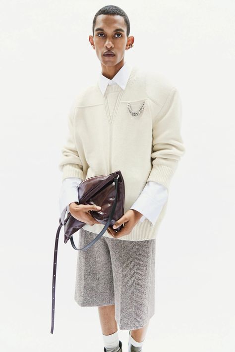 Jil Sander Pre-Fall 2024 Menswear Fashion Show | Vogue Jil Sander Menswear, Resort 2025, 2024 Menswear, Fashion Identity, Fall Lookbook, Fall 24, The Claw, Fashion Group, Shearling Coat