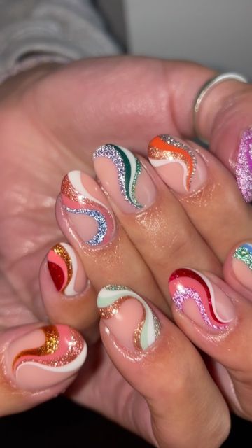 Swirl Nail Designs With Glitter, Gvf Concert Nails, Reflective Nail Art, Disco Nail Ideas, Abba Nails Ideas, Disco Inspired Nails, Minimalist Birthday Nails, Reflective Nails Design, Disco Themed Nails