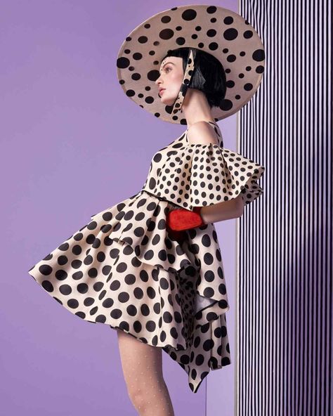 Dots Outfit, Silk Gloves, Dots Fashion, Polka Dots Outfit, Polka Dots Fashion, Black Women Fashion, Fashion Quotes, White Fashion, Dandy